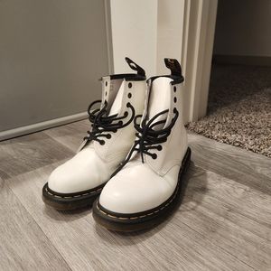 Dr Martens, W9, White